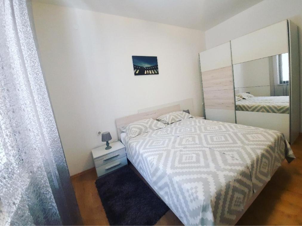 Apartment Nena Near The City Center With Free Parking Pula Eksteriør billede