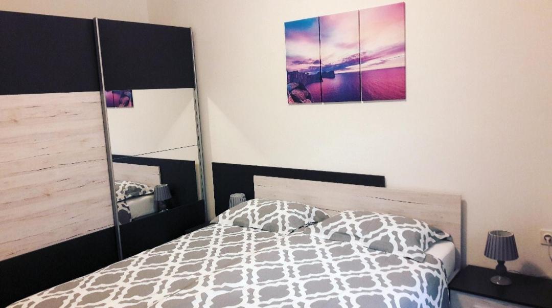 Apartment Nena Near The City Center With Free Parking Pula Eksteriør billede