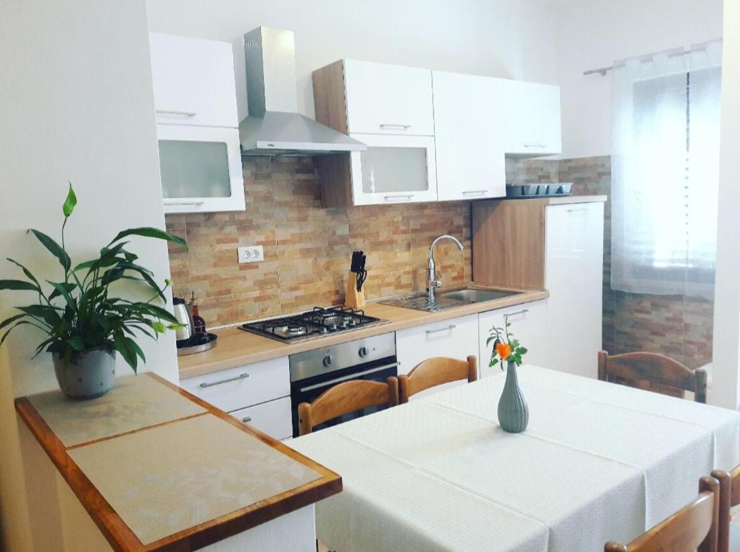 Apartment Nena Near The City Center With Free Parking Pula Eksteriør billede